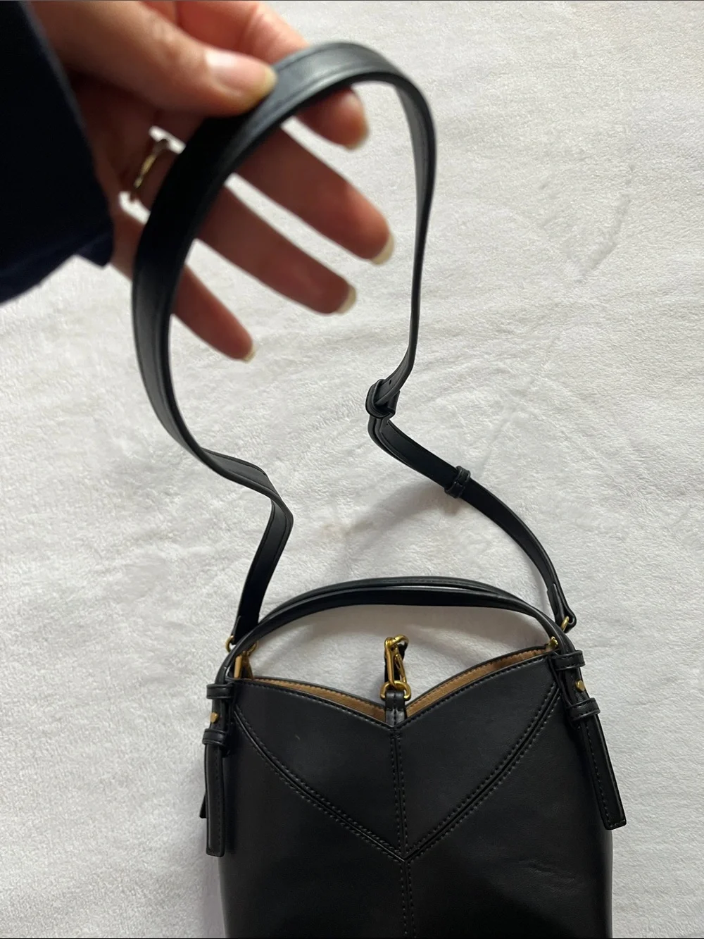 Zara Black Mini bucket bag with V stitch design - Picture 9 of 9